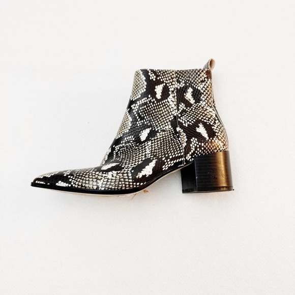 Saks Fifth Avenue Snakeskin Printed Bootie Pointy Toe GT011-J-1 Size 7.5 - Picture 2 of 9